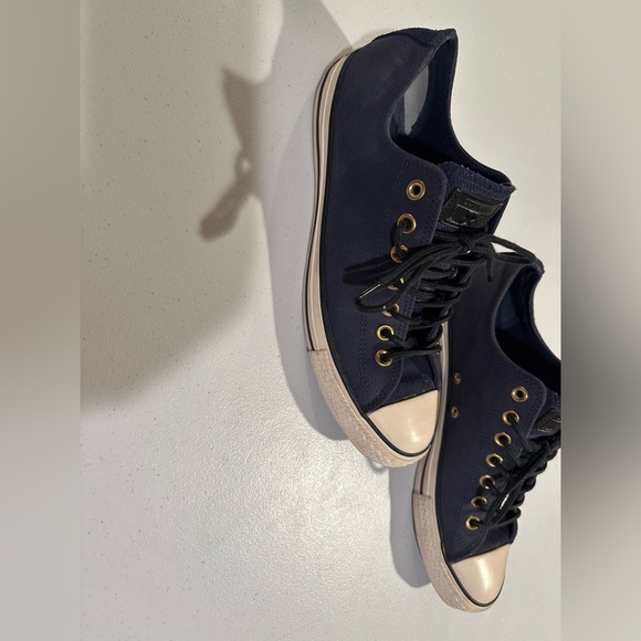 Converse - Picture 2 of 4